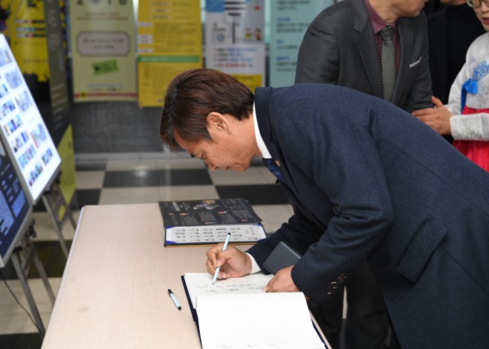 제4회 나도사진작가전 수와진 방문